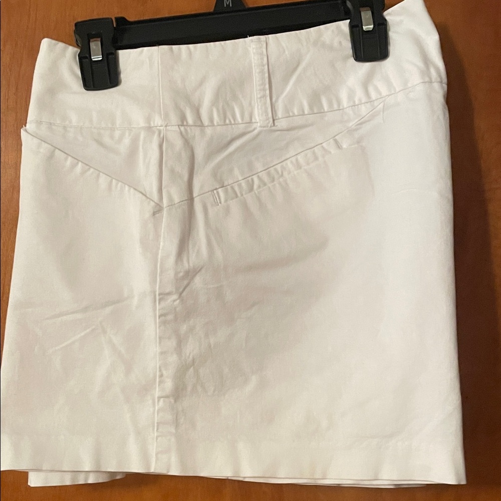 Daisy Fuentes white shorts size 14